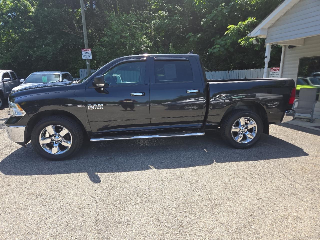 RAM 1500 Big Horn 4x4 Crew Cab 5'7" Box 2017