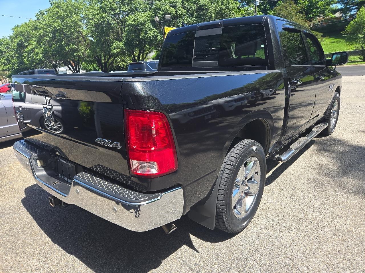 RAM 1500 Big Horn 4x4 Crew Cab 5'7" Box 2017