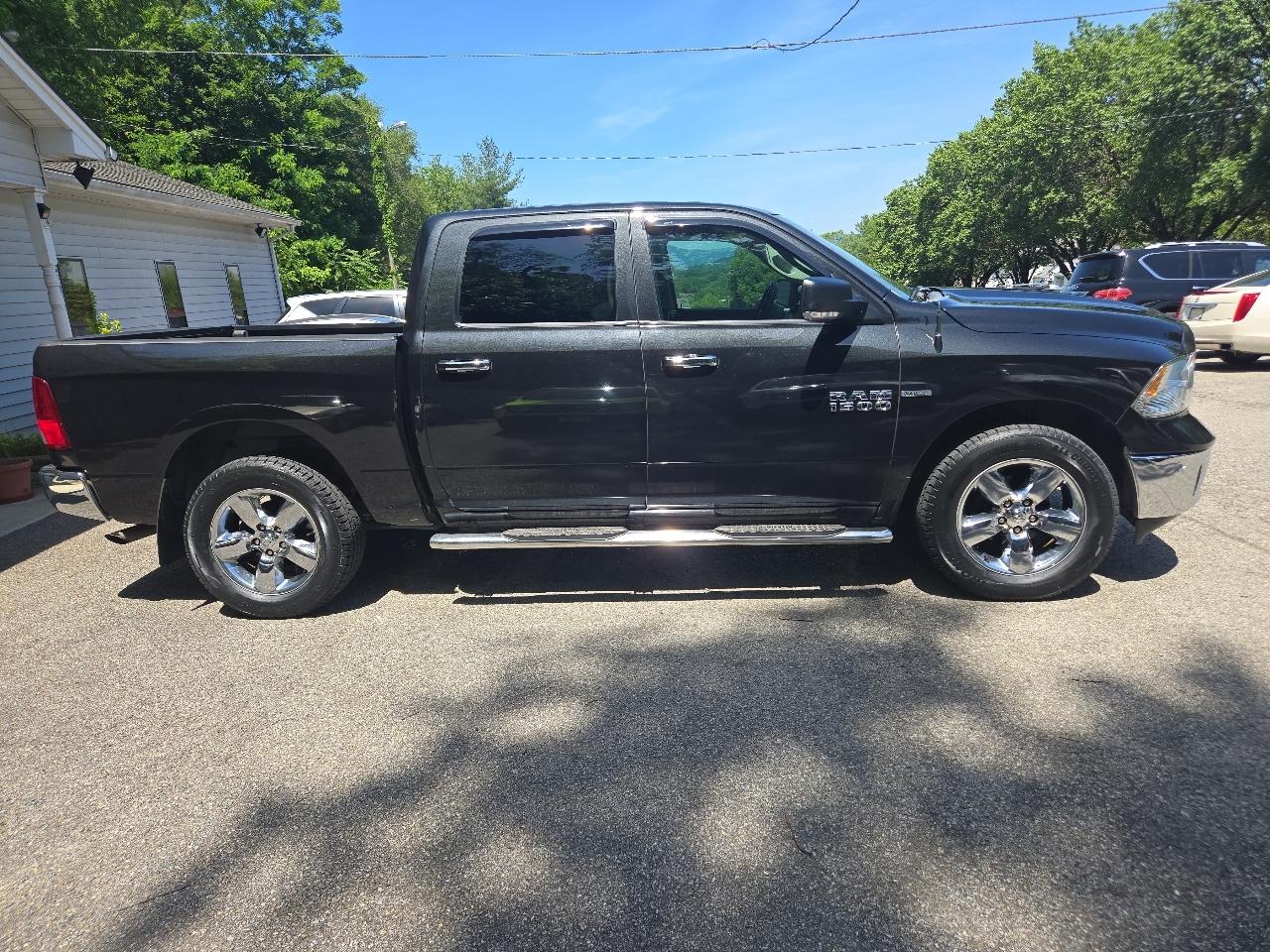 RAM 1500 Big Horn 4x4 Crew Cab 5'7" Box 2017