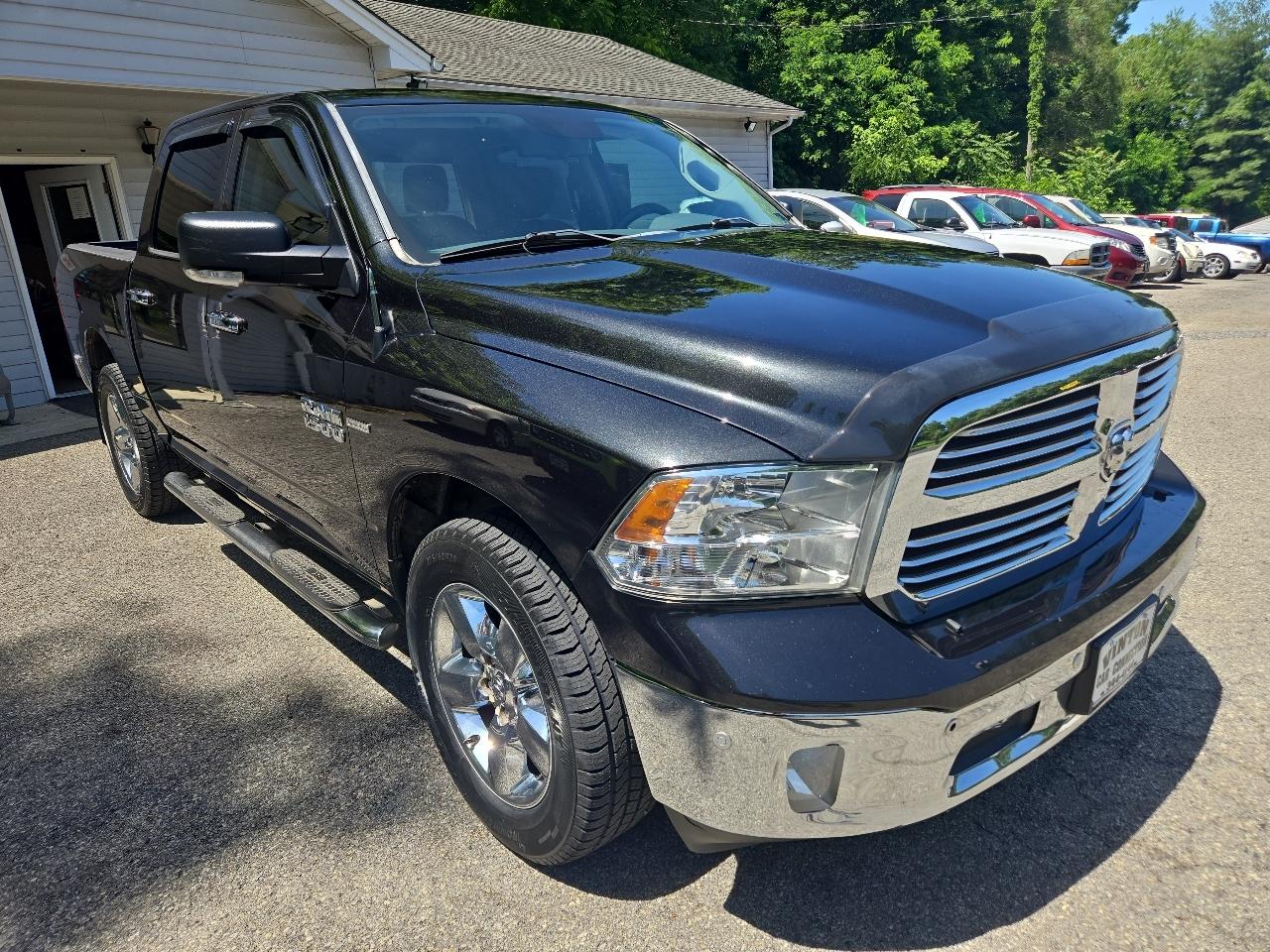 RAM 1500 Big Horn 4x4 Crew Cab 5'7" Box 2017