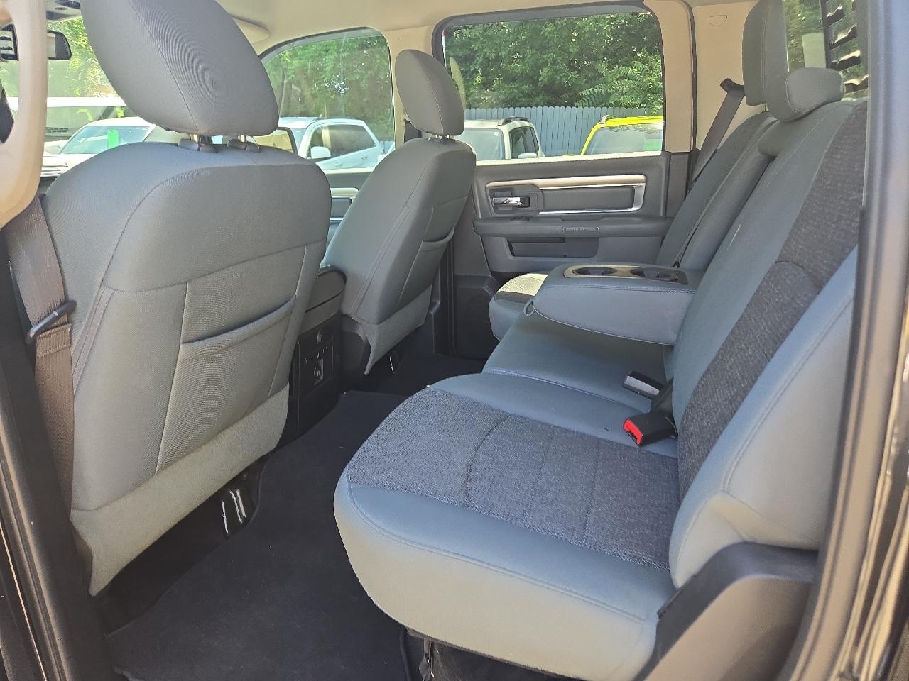 RAM 1500 Big Horn 4x4 Crew Cab 5'7" Box 2017
