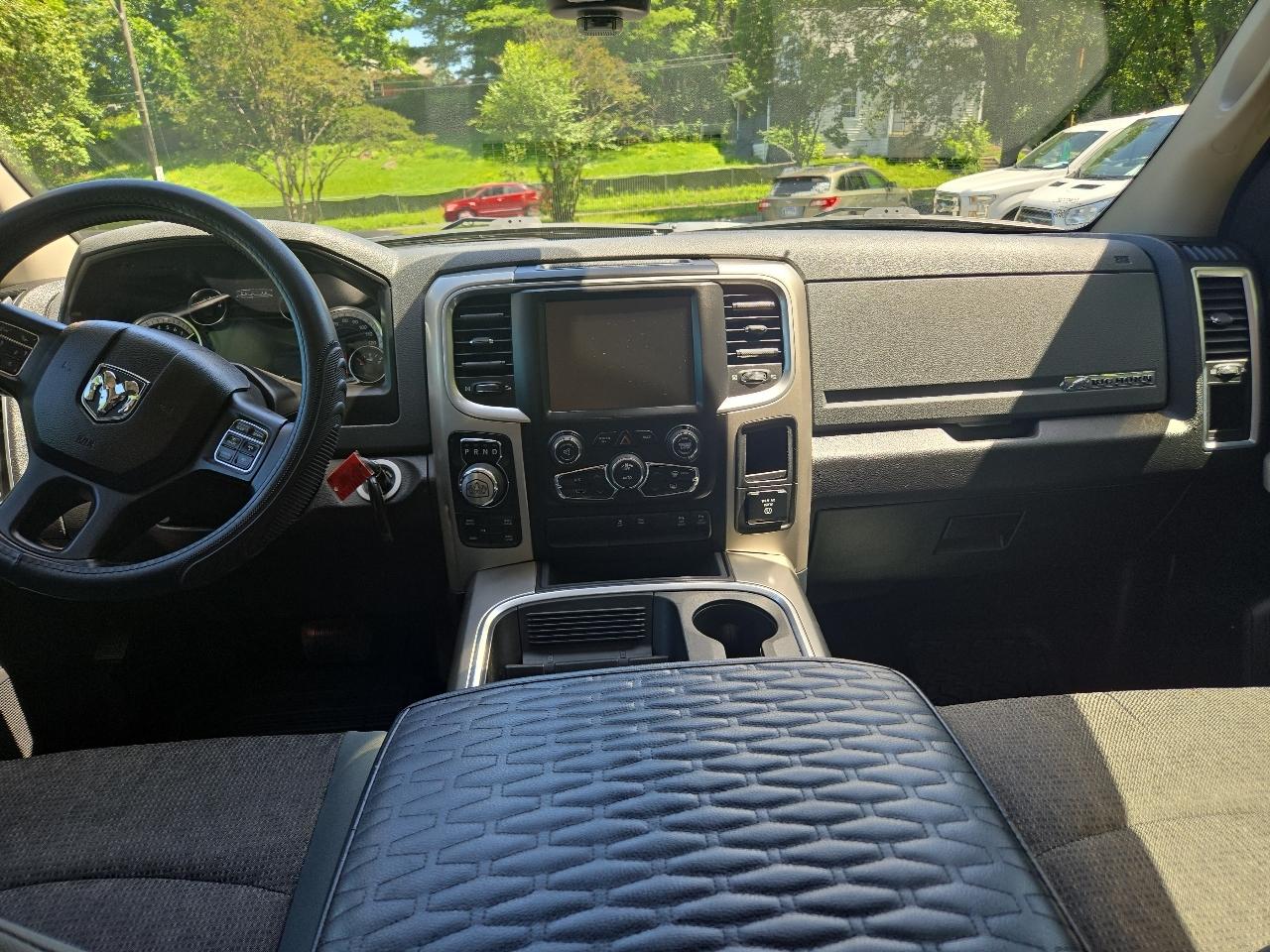 RAM 1500 Big Horn 4x4 Crew Cab 5'7" Box 2017
