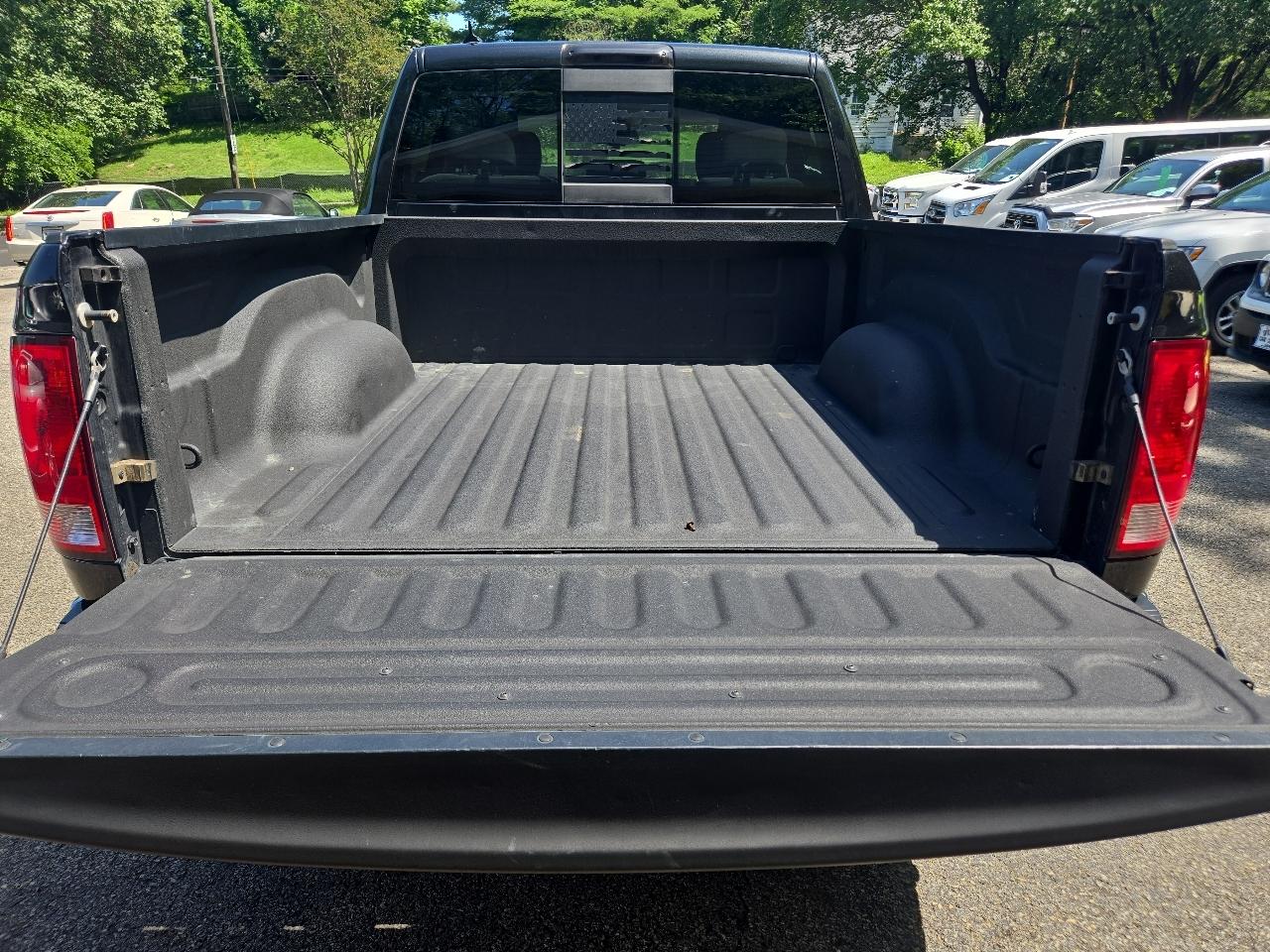 RAM 1500 Big Horn 4x4 Crew Cab 5'7" Box 2017