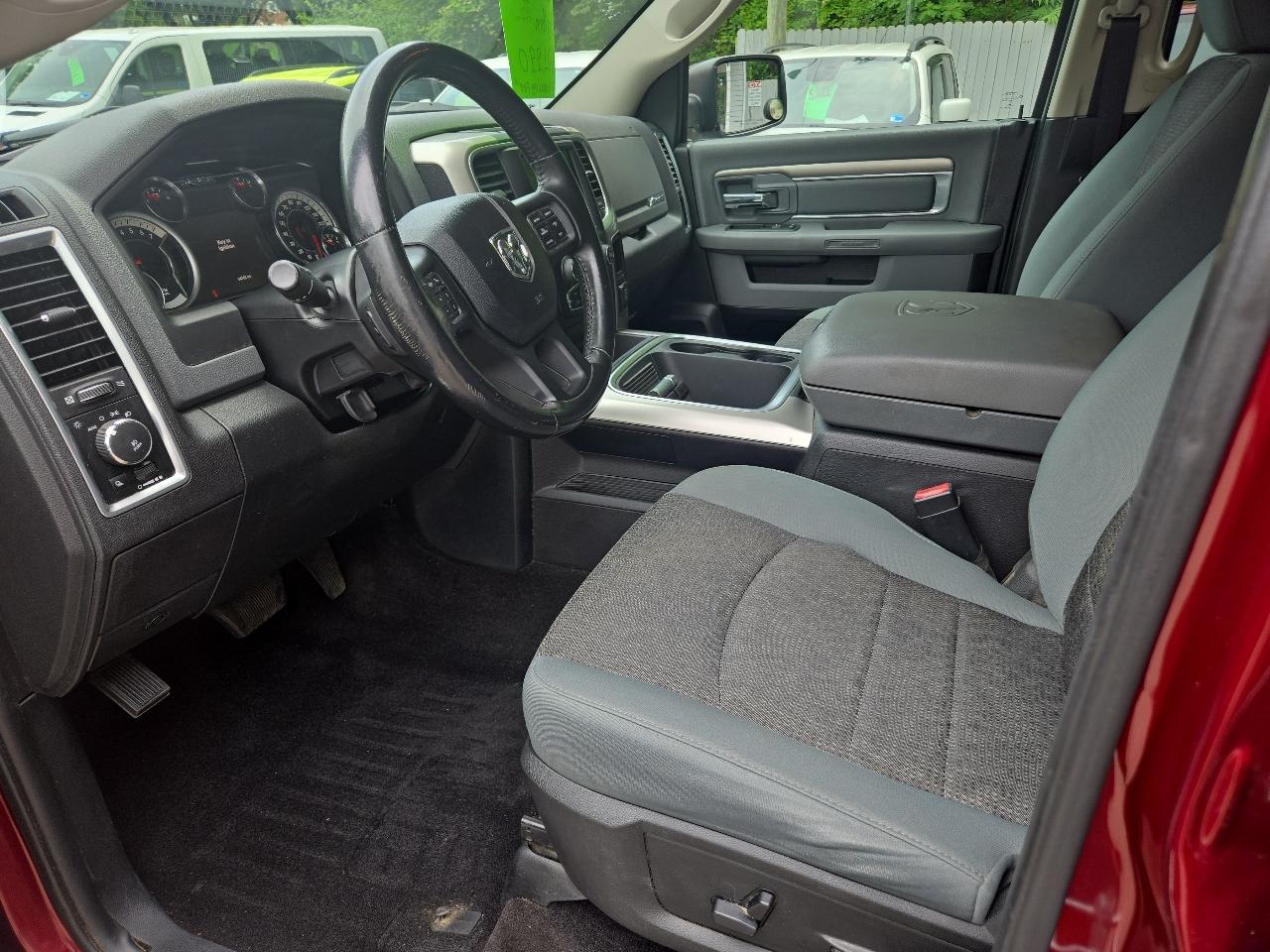 RAM 1500 Big Horn 4x4 Crew Cab 5'7" Box 2017