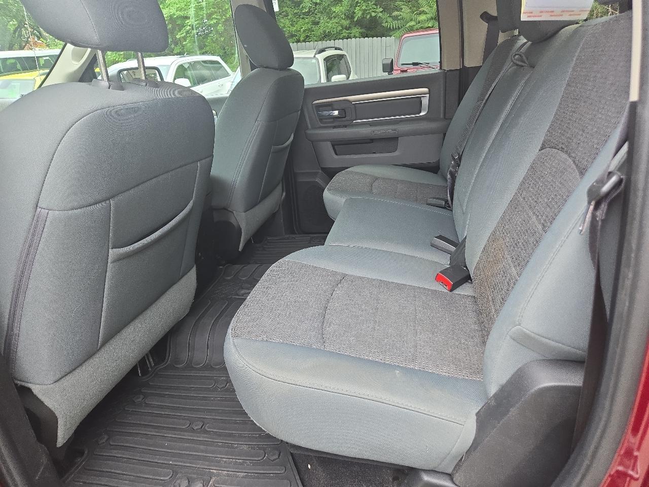 RAM 1500 Big Horn 4x4 Crew Cab 5'7" Box 2017