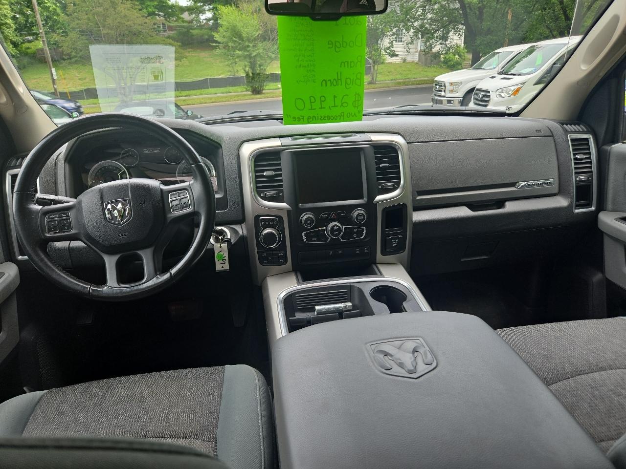 RAM 1500 Big Horn 4x4 Crew Cab 5'7" Box 2017