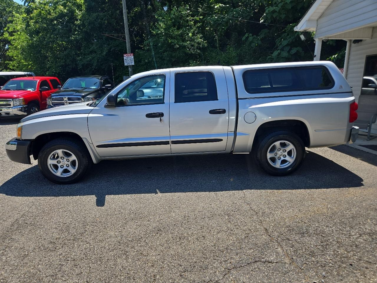 Dodge Dakota 4dr Quad Cab 131" WB SLT 2005