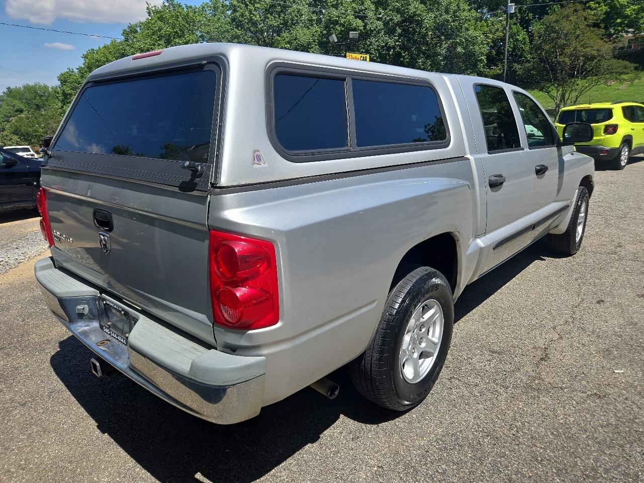 Dodge Dakota 4dr Quad Cab 131" WB SLT 2005