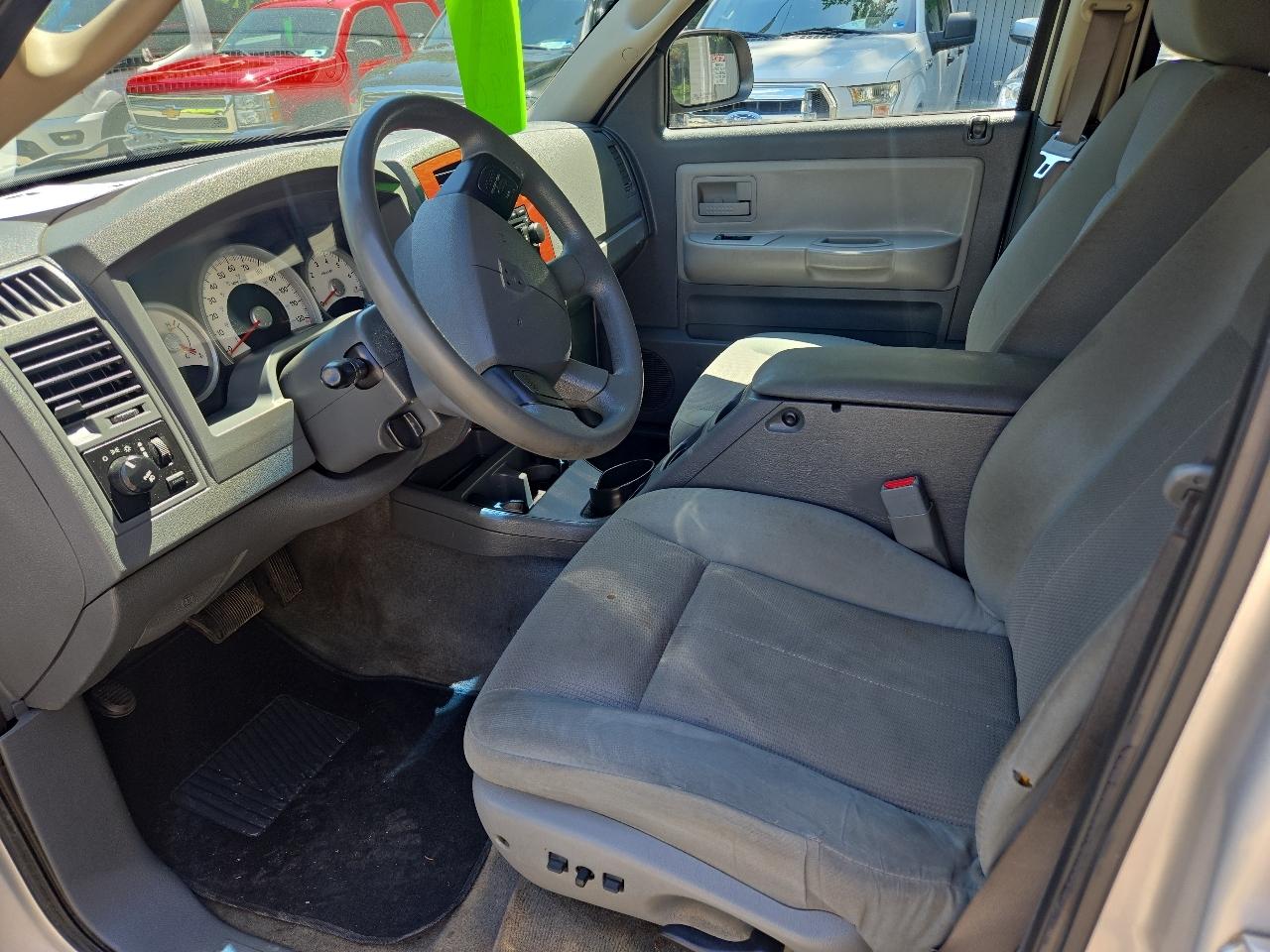Dodge Dakota 4dr Quad Cab 131" WB SLT 2005