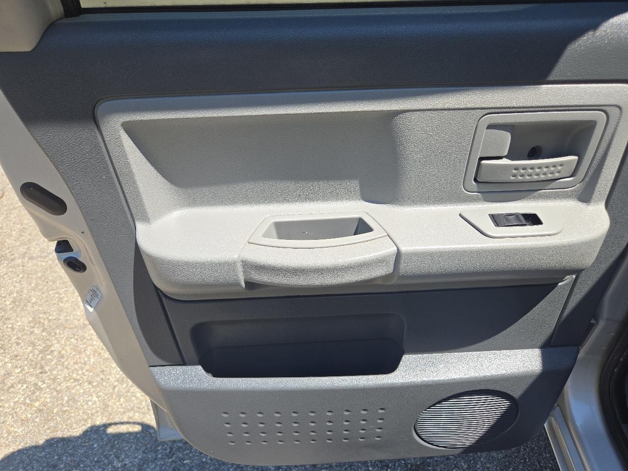 Dodge Dakota 4dr Quad Cab 131" WB SLT 2005