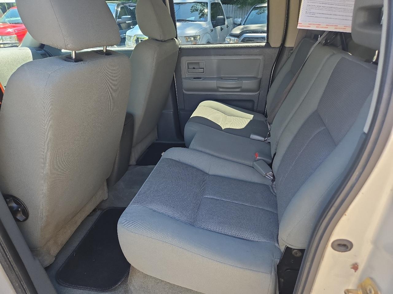 Dodge Dakota 4dr Quad Cab 131" WB SLT 2005