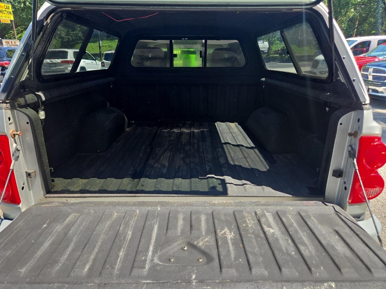 Dodge Dakota 4dr Quad Cab 131" WB SLT 2005