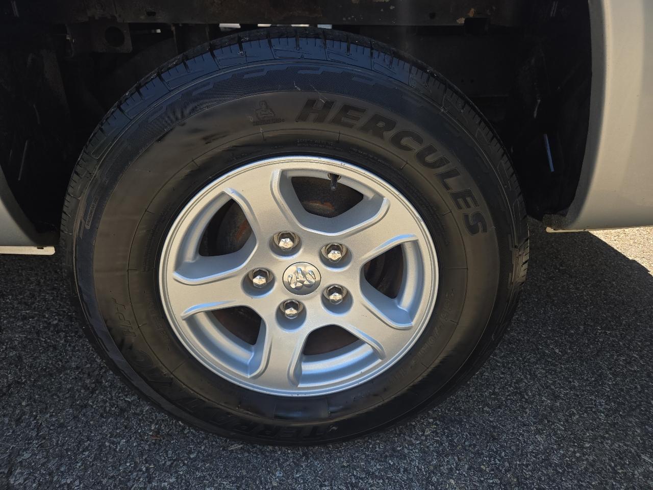 Dodge Dakota 4dr Quad Cab 131" WB SLT 2005