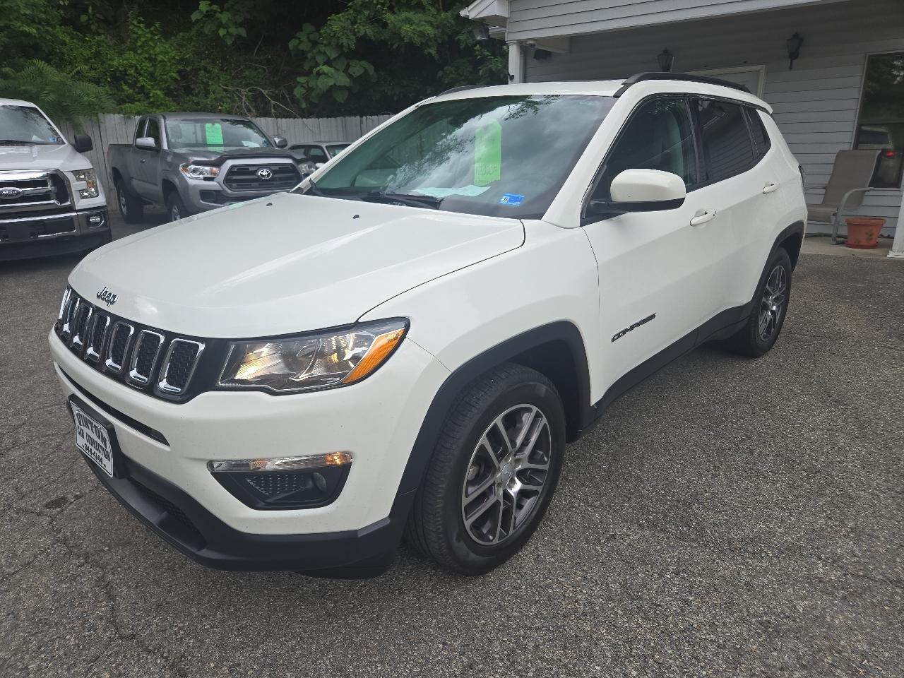 2019 Jeep Compass Latitude w/Sun/Wheel Pkg FWD
