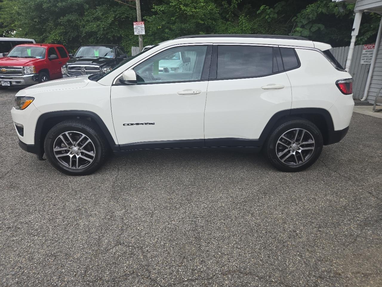 Jeep Compass Latitude w/Sun/Wheel Pkg FWD 2019