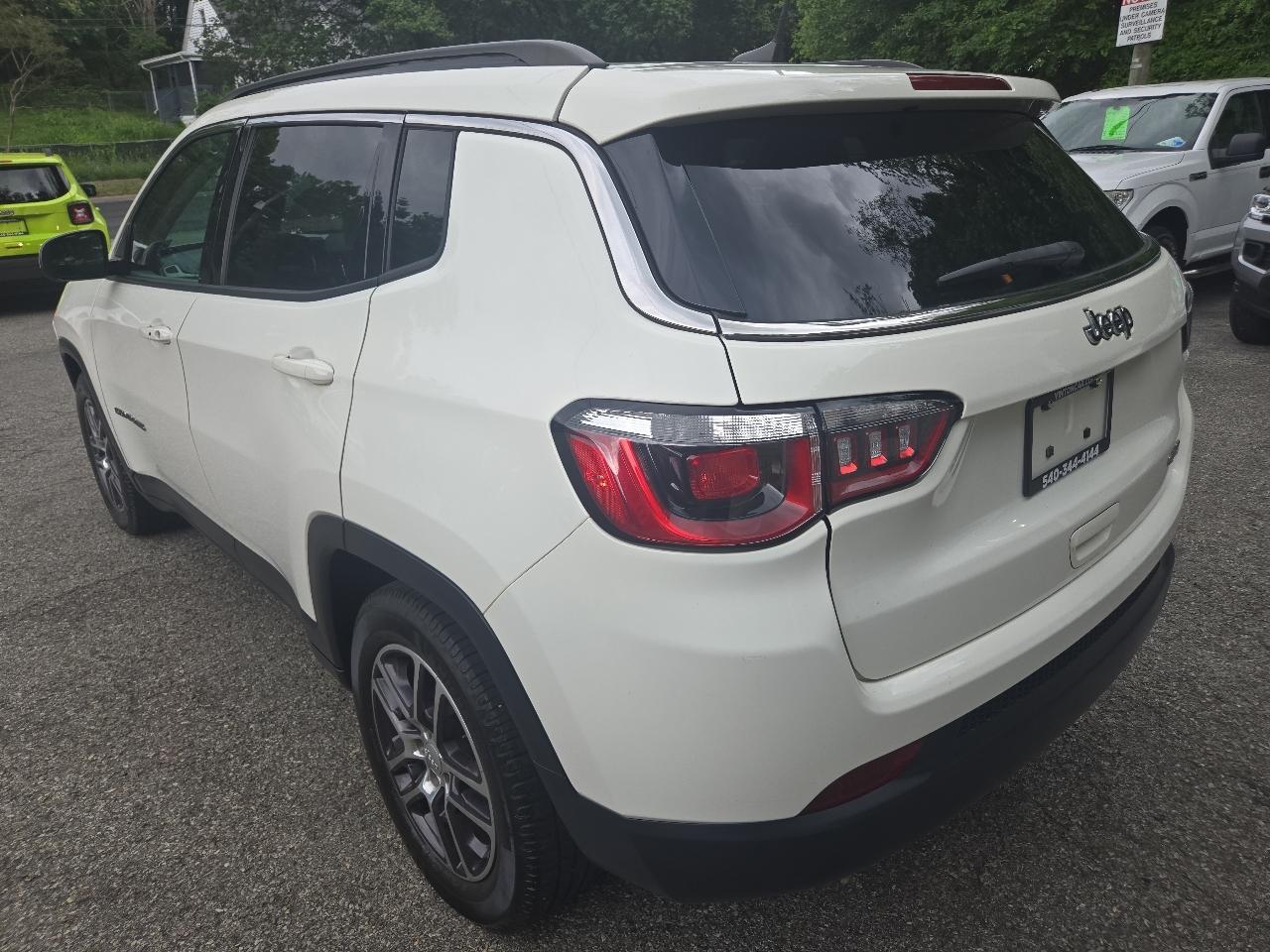 Jeep Compass Latitude w/Sun/Wheel Pkg FWD 2019