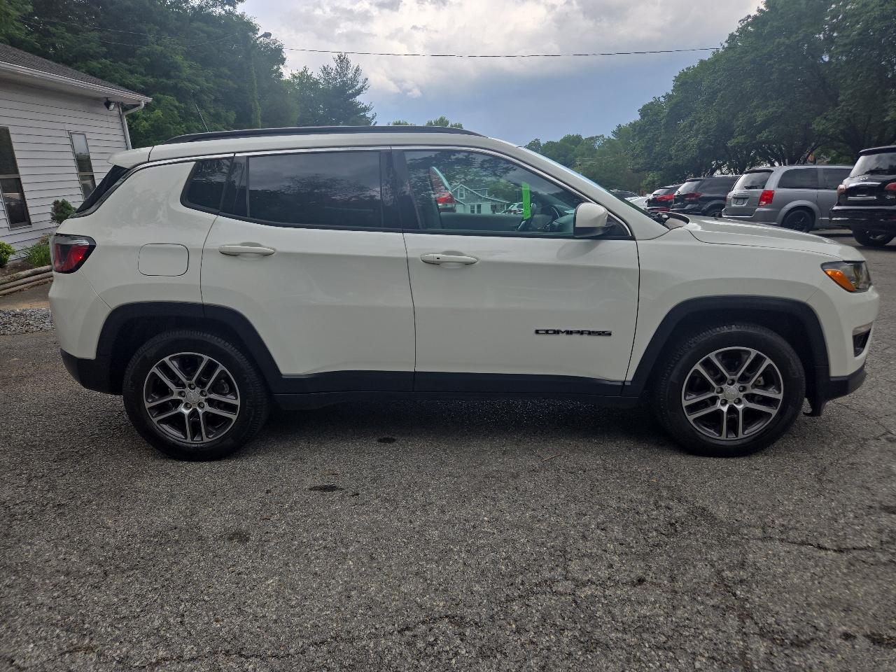 Jeep Compass Latitude w/Sun/Wheel Pkg FWD 2019
