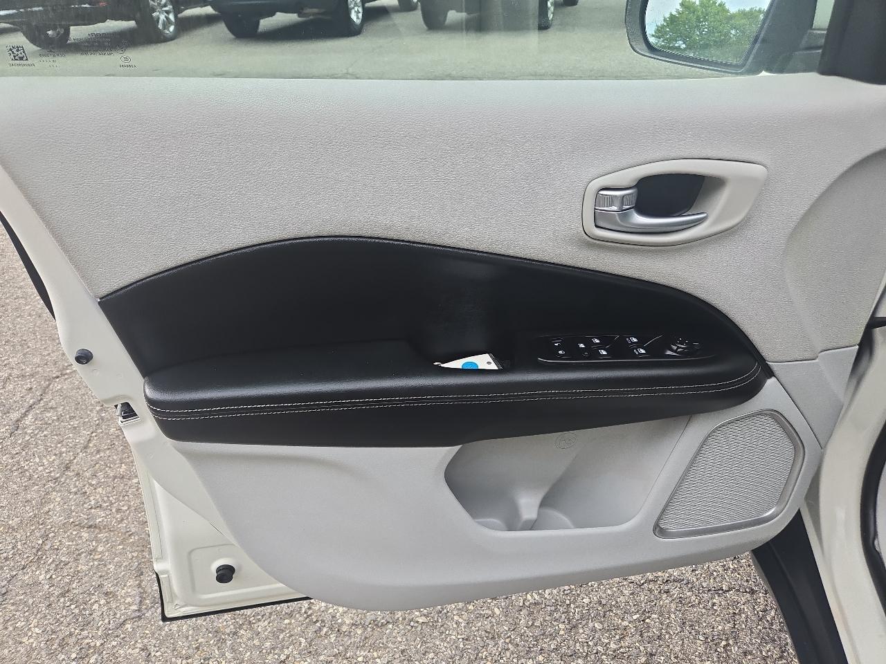 Jeep Compass Latitude w/Sun/Wheel Pkg FWD 2019