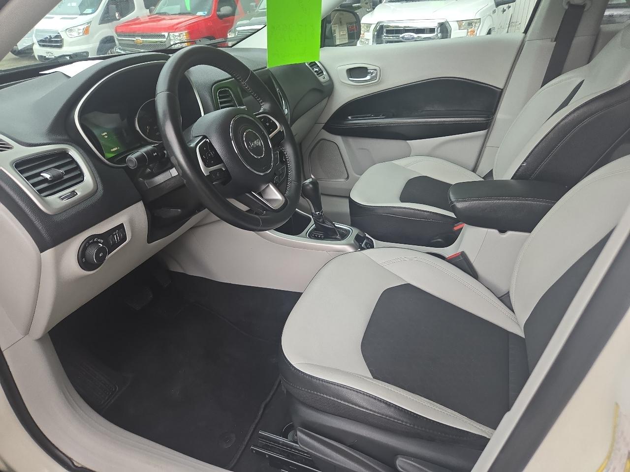 Jeep Compass Latitude w/Sun/Wheel Pkg FWD 2019