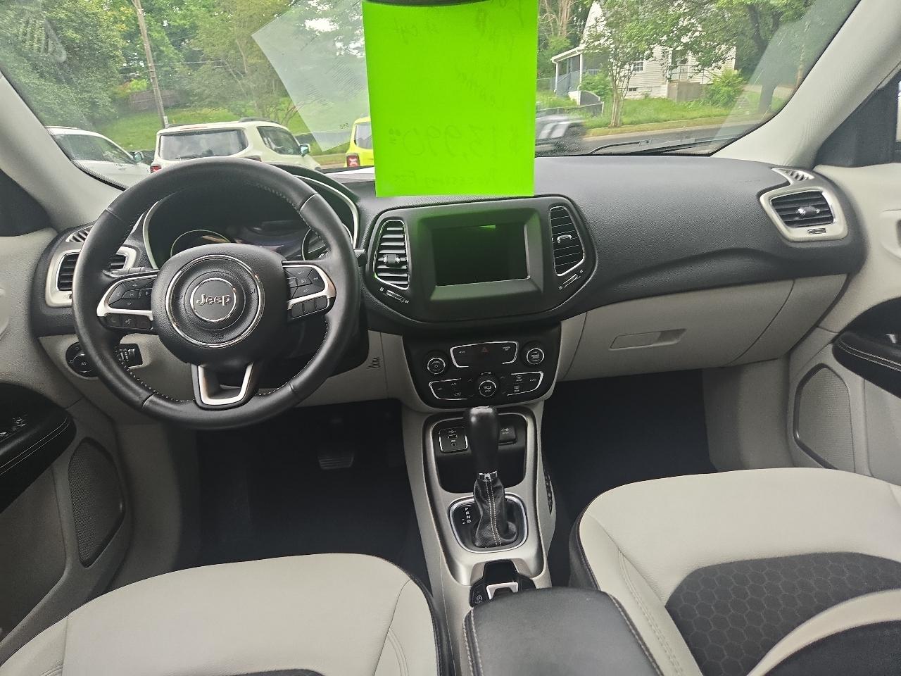 Jeep Compass Latitude w/Sun/Wheel Pkg FWD 2019
