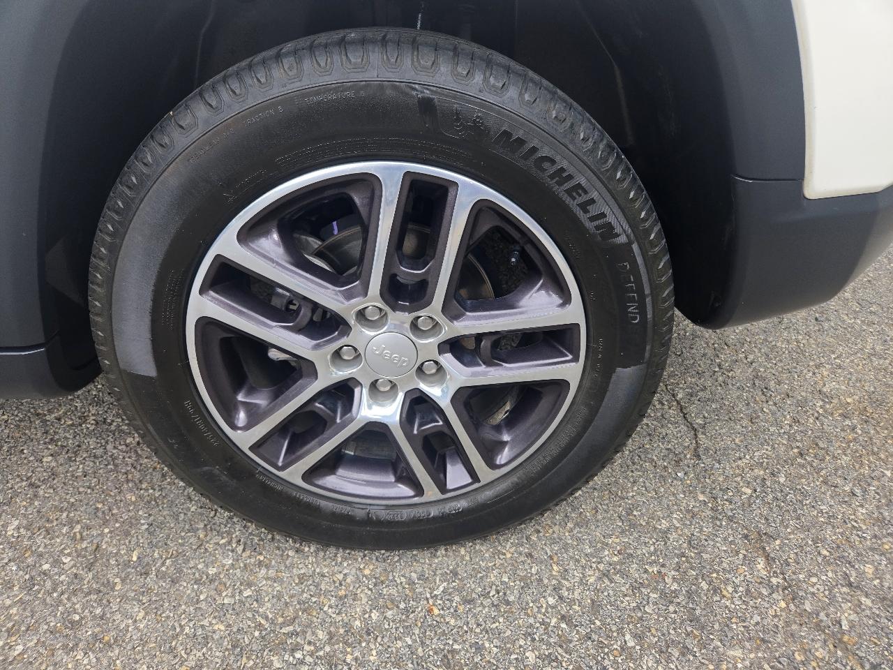 Jeep Compass Latitude w/Sun/Wheel Pkg FWD 2019