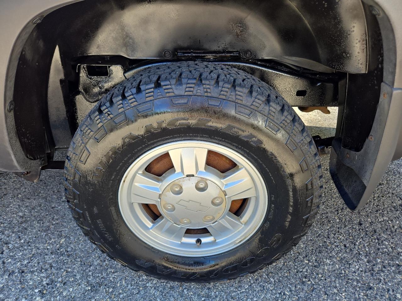Chevrolet Colorado Crew Cab 126.0" WB 4WD 1SB LS Z85 2005