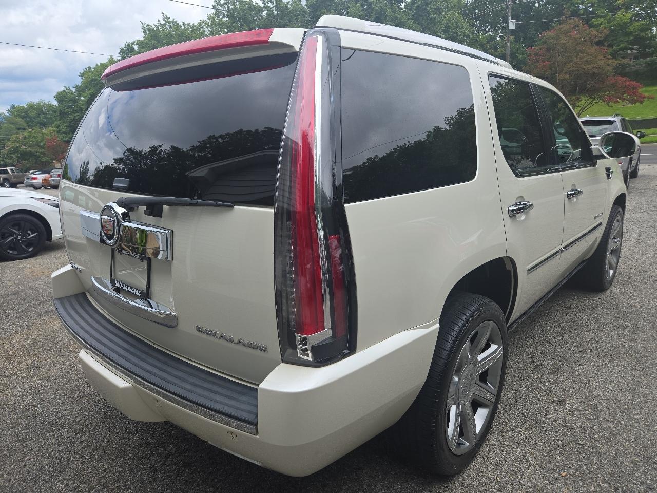Cadillac Escalade AWD 4dr Platinum 2014