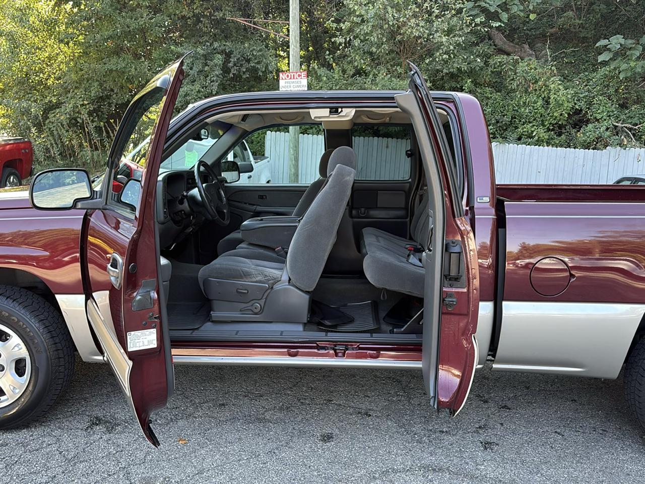 Chevrolet Silverado 1500 Ext Cab 143.5" WB 4WD LS 2003