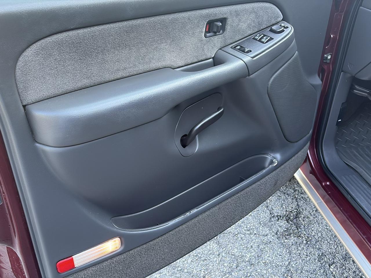 Chevrolet Silverado 1500 Ext Cab 143.5" WB 4WD LS 2003