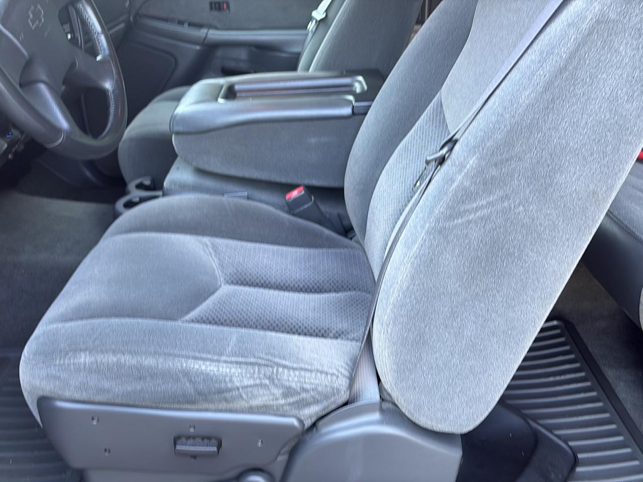 Chevrolet Silverado 1500 Ext Cab 143.5" WB 4WD LS 2003