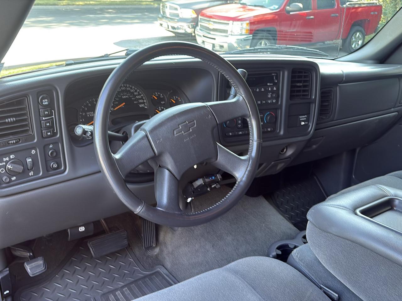 Chevrolet Silverado 1500 Ext Cab 143.5" WB 4WD LS 2003