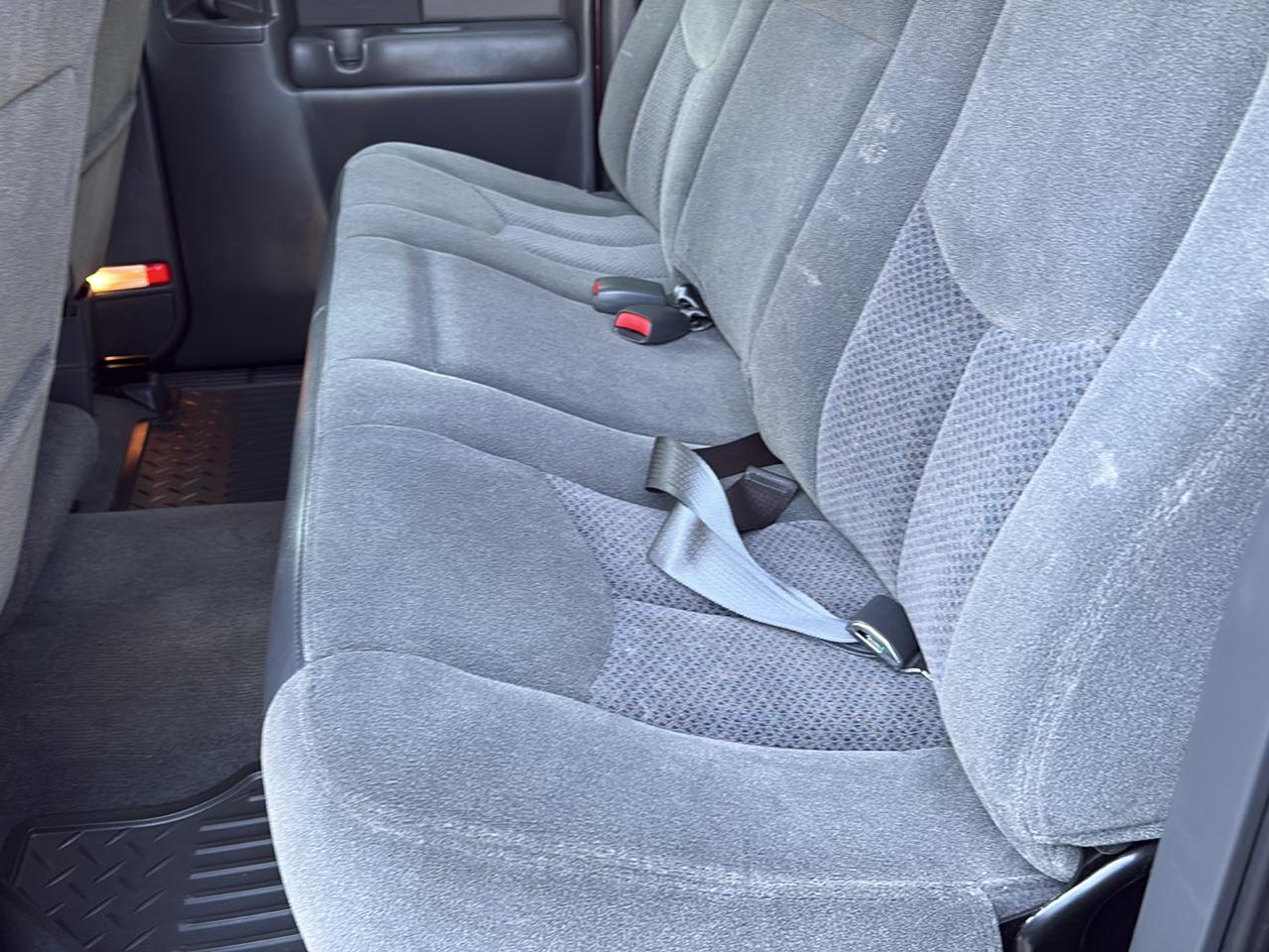 Chevrolet Silverado 1500 Ext Cab 143.5" WB 4WD LS 2003