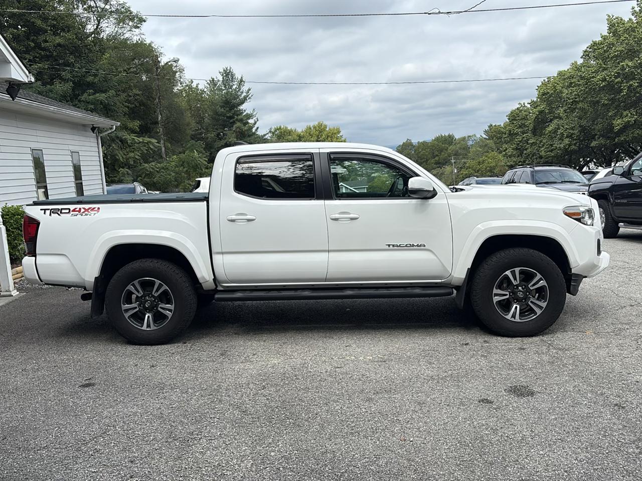 Toyota Tacoma TRD Off Road Double Cab 5' Bed V6 4x4 MT (Natl) 2018