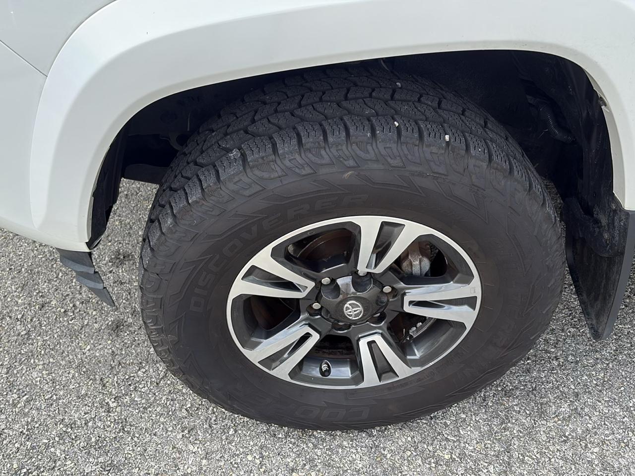 Toyota Tacoma TRD Off Road Double Cab 5' Bed V6 4x4 MT (Natl) 2018