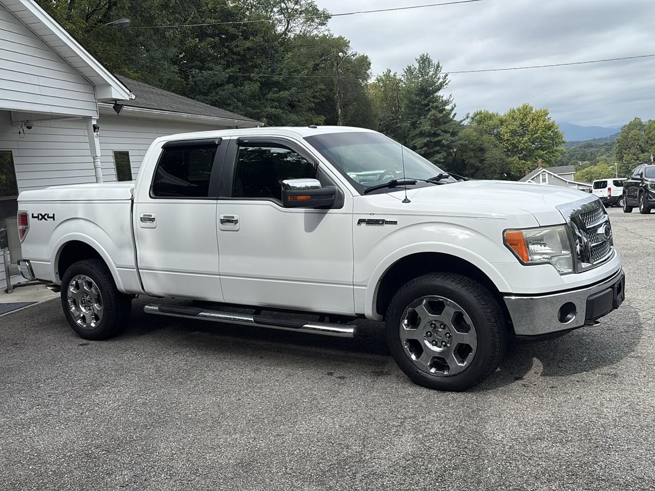 Ford F-150 4WD SuperCrew 145" Lariat 2010
