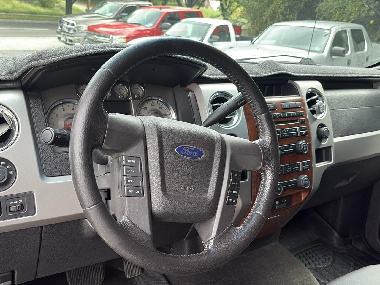 Ford F-150 4WD SuperCrew 145" Lariat 2010