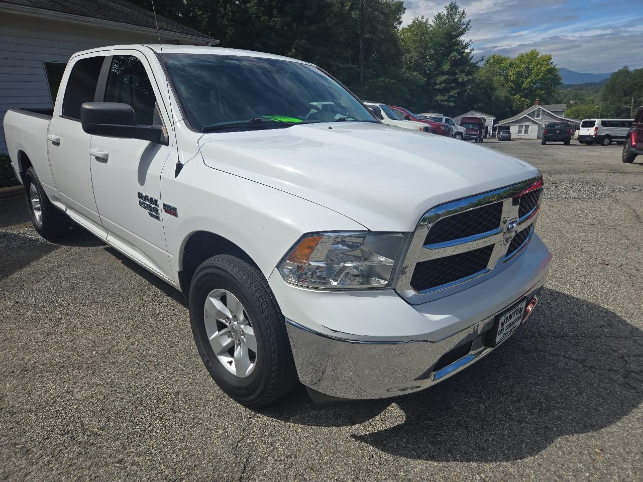RAM 1500 Classic SLT 4x2 Crew Cab 6'4" Box 2019
