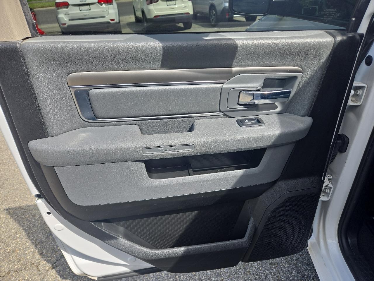 RAM 1500 Classic SLT 4x2 Crew Cab 6'4" Box 2019