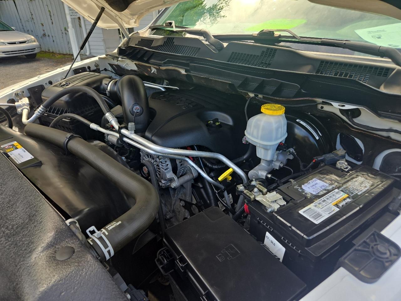 RAM 1500 Classic SLT 4x2 Crew Cab 6'4" Box 2019