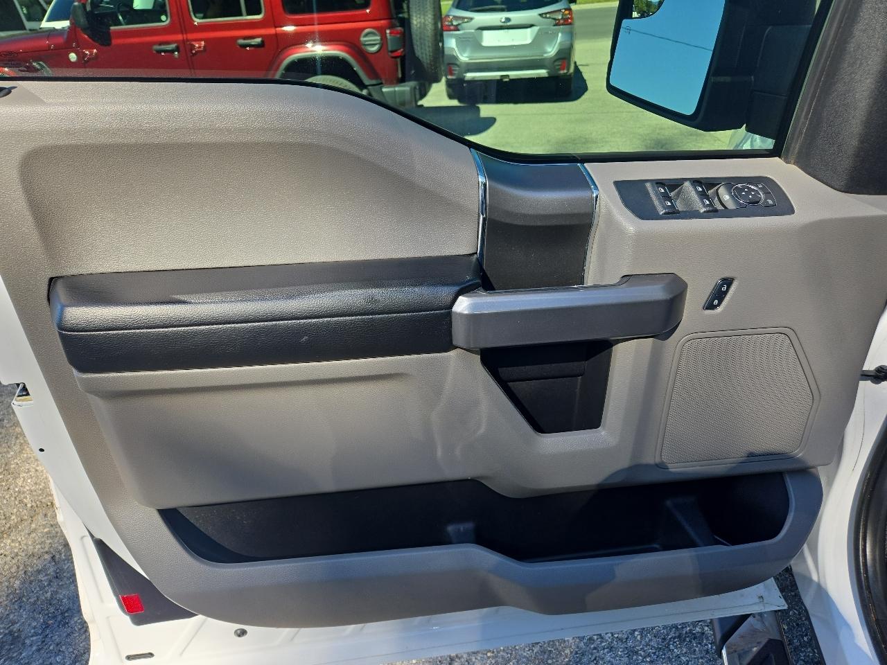 Ford F-150 Supercab Flareside 145" XLT 4WD 2018