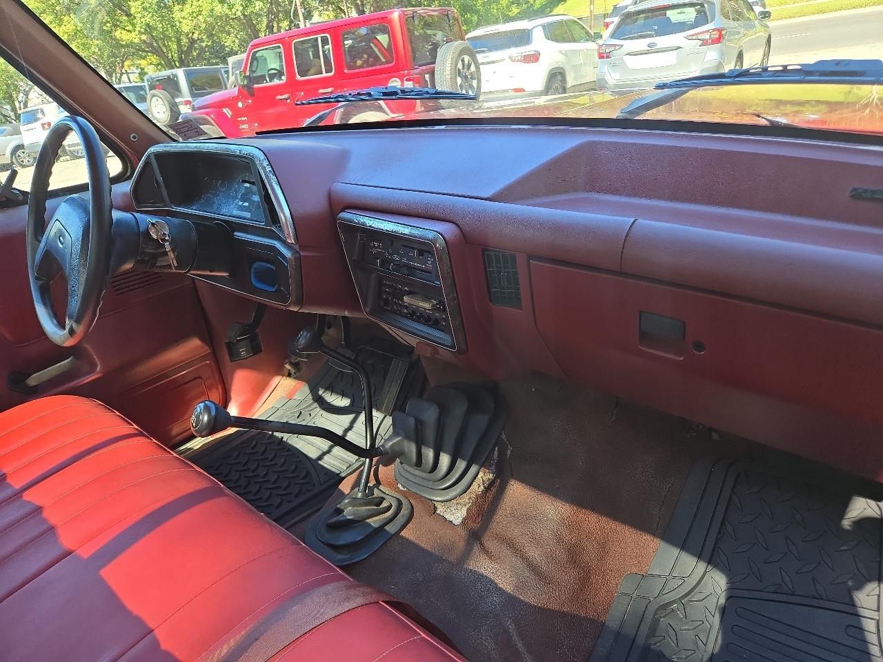 Ford F-150 Flareside 117" WB 4WD 1987
