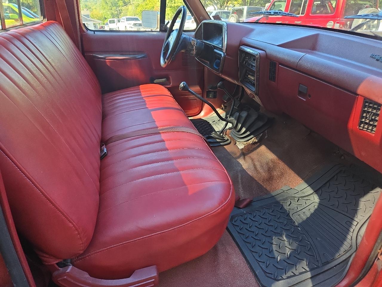 Ford F-150 Flareside 117" WB 4WD 1987