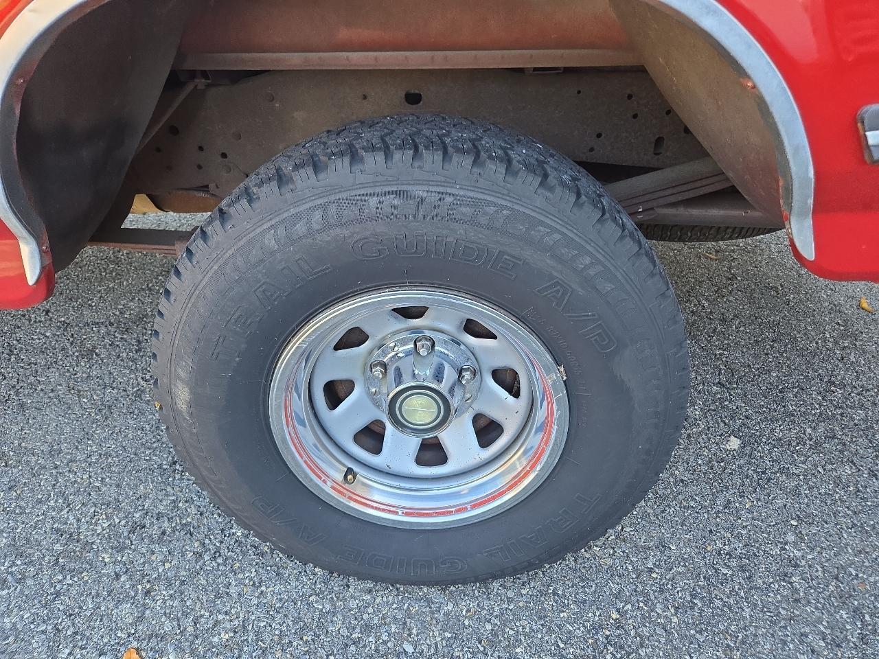 Ford F-150 Flareside 117" WB 4WD 1987