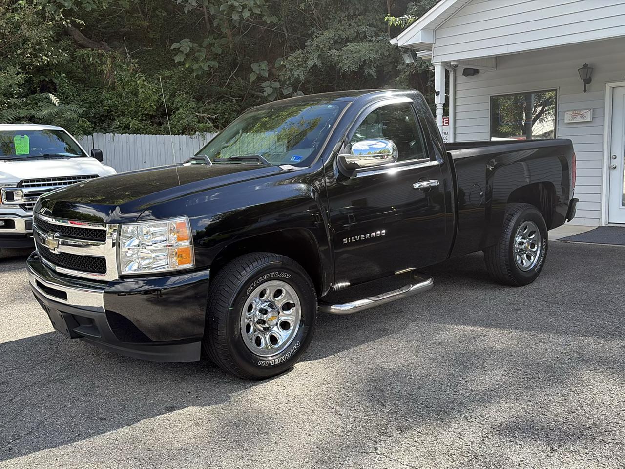 Chevrolet Silverado 1500 2WD Reg Cab 119.0" Work Truck 2011
