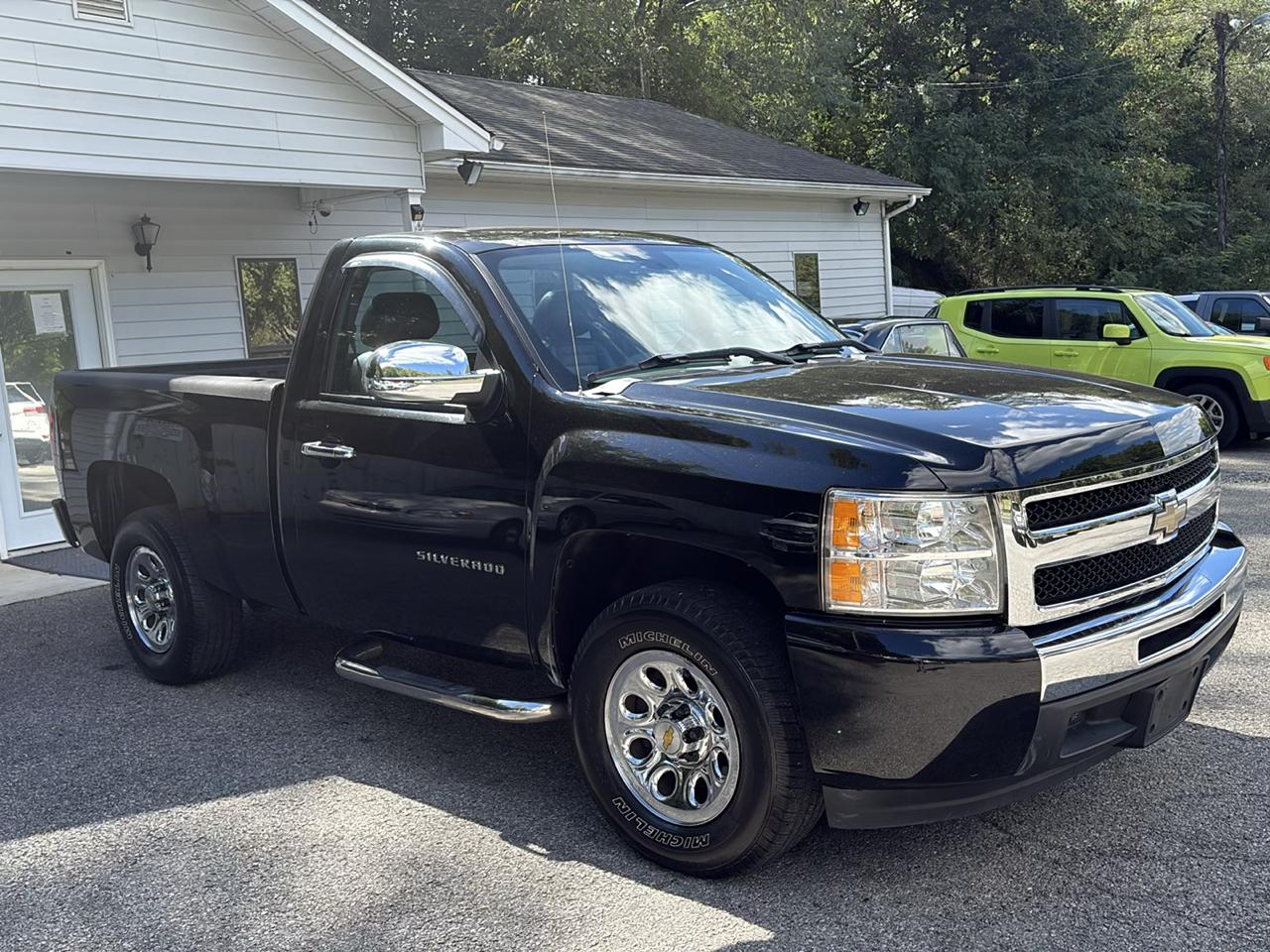 Chevrolet Silverado 1500 2WD Reg Cab 119.0" Work Truck 2011