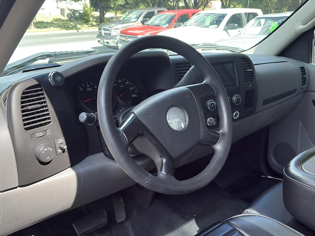 Chevrolet Silverado 1500 2WD Reg Cab 119.0" Work Truck 2011