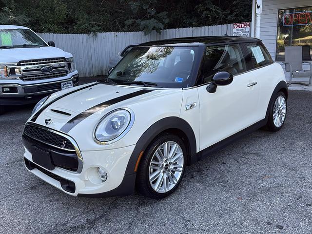 2015 MINI Cooper S 2-Door Hatchback FWD
