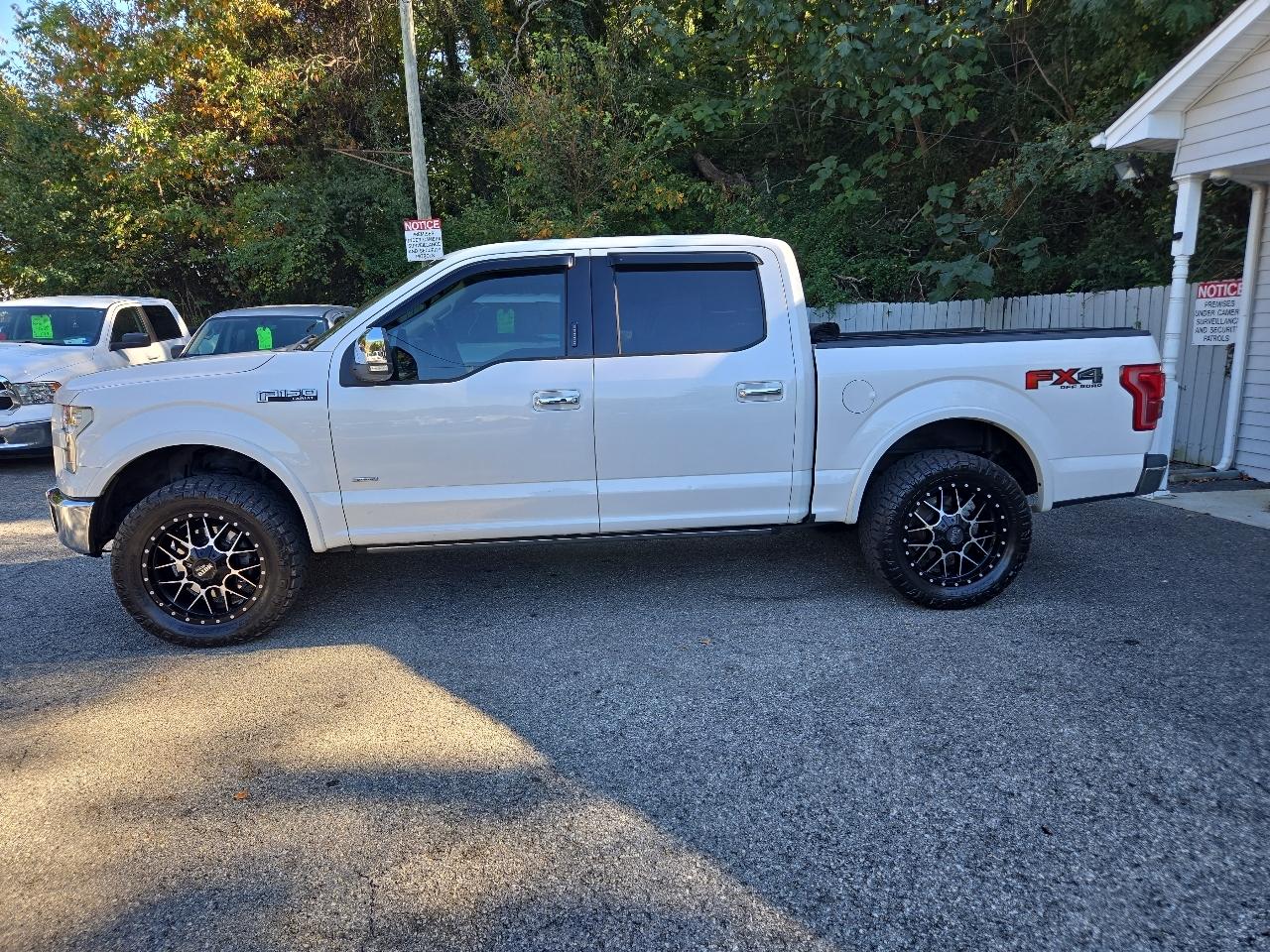 Ford F-150 4WD SuperCrew 145" Lariat 2015