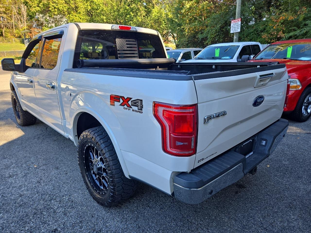 Ford F-150 4WD SuperCrew 145" Lariat 2015