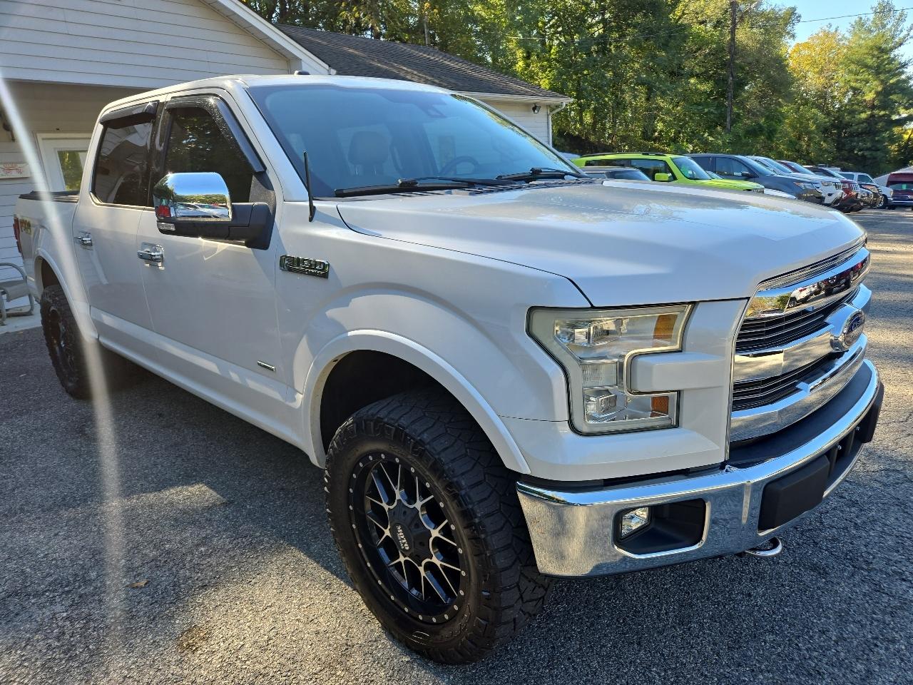 Ford F-150 4WD SuperCrew 145" Lariat 2015